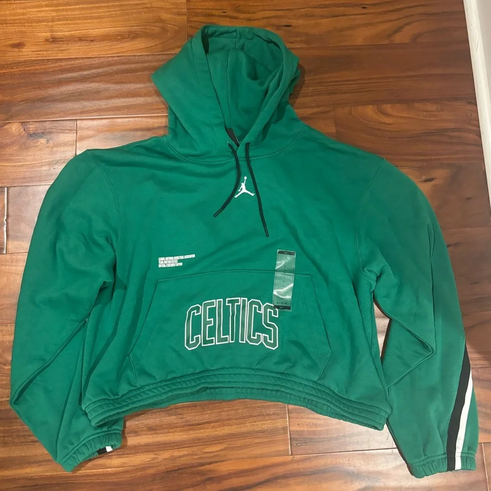 Nike Women’s Celtics Sweatshirt Size Large NWT - Picture 2 of 4